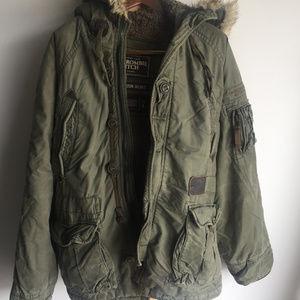 Abercrombie & Fitch Mt. Washington | Green | Large